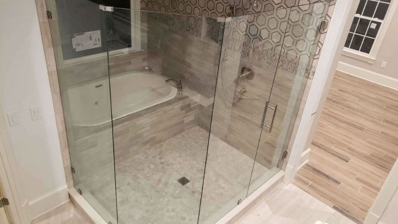 Reasons to Select a Frameless Glass Shower Door in Indianapolis IN