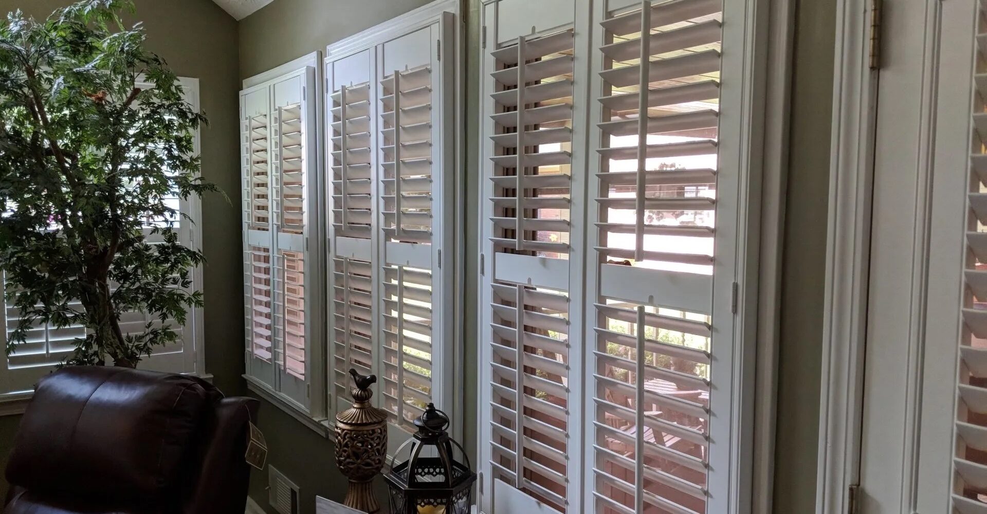 Choosing Great-Looking Shades and Blinds for Windows in Peachtree City, GA Doesn’t Have to Be Complicated